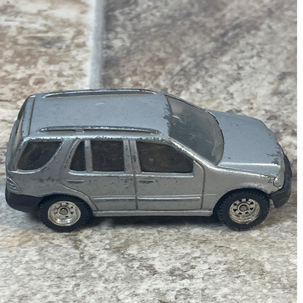 Maisto Mercedes Benz ML 320 Silver Diecast Toy Car SUV Model‎ 1:64 Scale